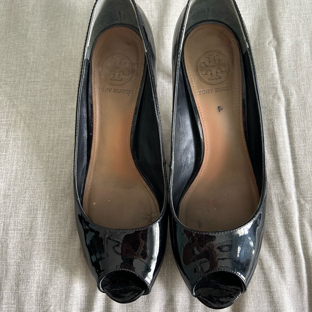Tory Burch Rea Black Patent Peep Toe Heels - Picture 11 of 14